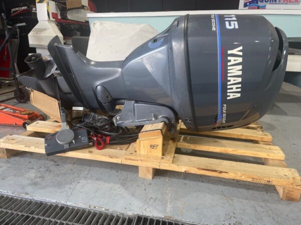 2001 Yamaha F115 HP 4-Cylinder EFI 4-Stroke 20" (L) Outboard Motor